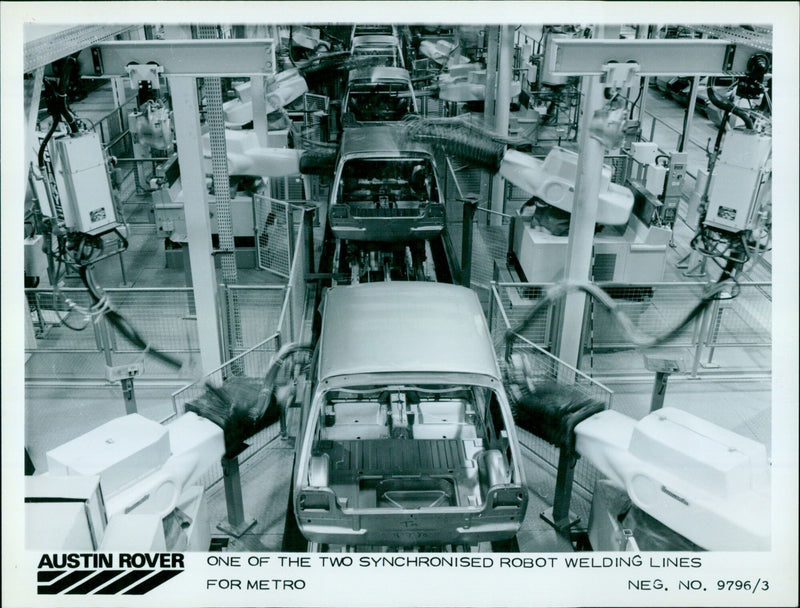 Austin Rover robot welding lines in operation. - Vintage Photograph