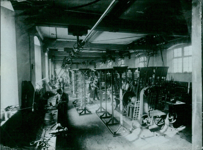 Employees of Alfred Breese Ltd assembling bookshelves at Cowley in 1905. - Vintage Photograph