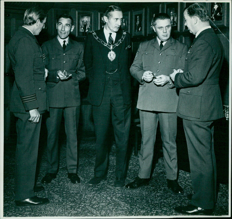 Wing Commander We Clayfield and Sergeants F J F Stainer, R J Ruston, and C E Keay receive long service awards at Oxford Town Hall. - Vintage Photograph