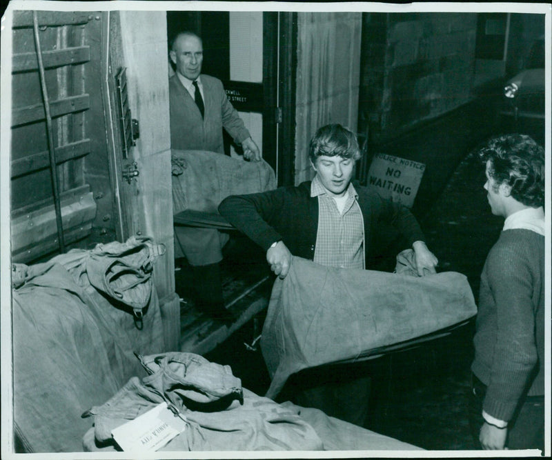 A police notice on Alis Yunve Ckwell Street on January 15, 1965. - Vintage Photograph