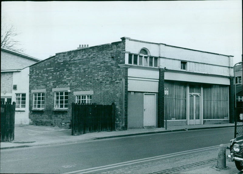 Members of Oxford County Council gathered at Trumporary Cantren Castle Street on March 17, 1968. - Vintage Photograph