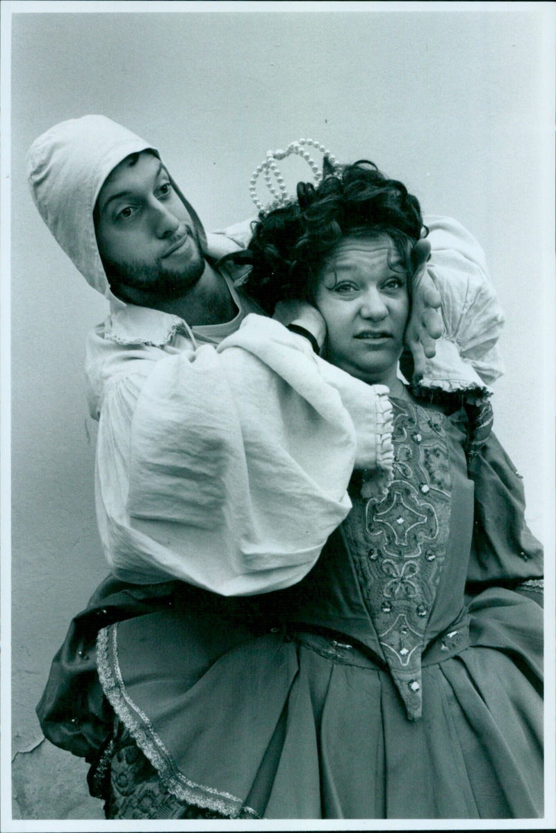 Queen Elizabeth I receives a facial massage from her private beautician. - Vintage Photograph