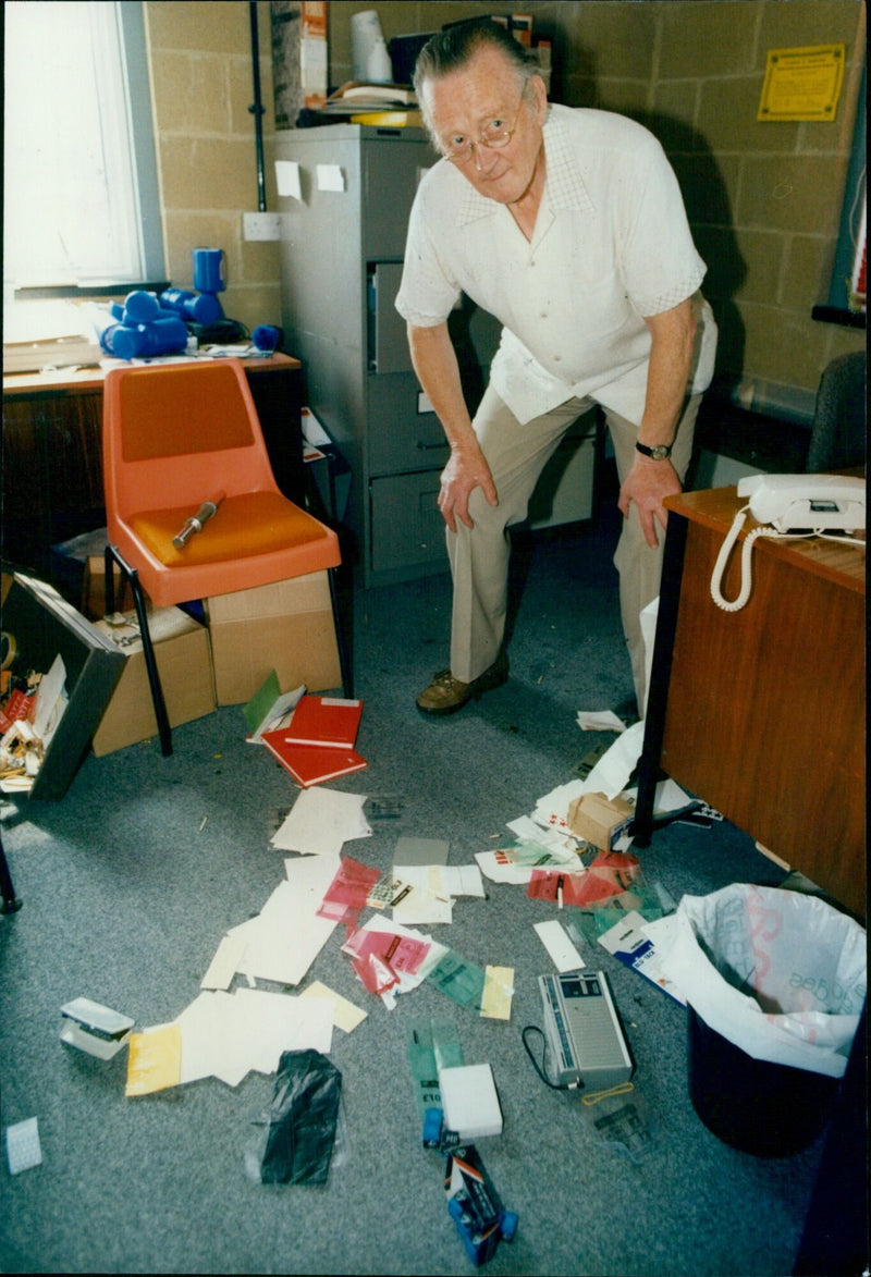 Oxford Rad Chairman Alan Porter-Smith surveys the aftermath of a break-in. - Vintage Photograph