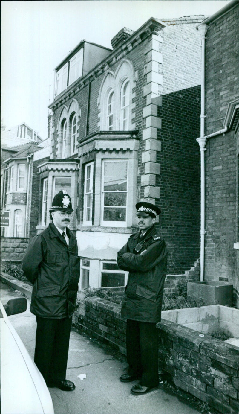 Police investigate a break-in at 86 James Street in Oxford. - Vintage Photograph