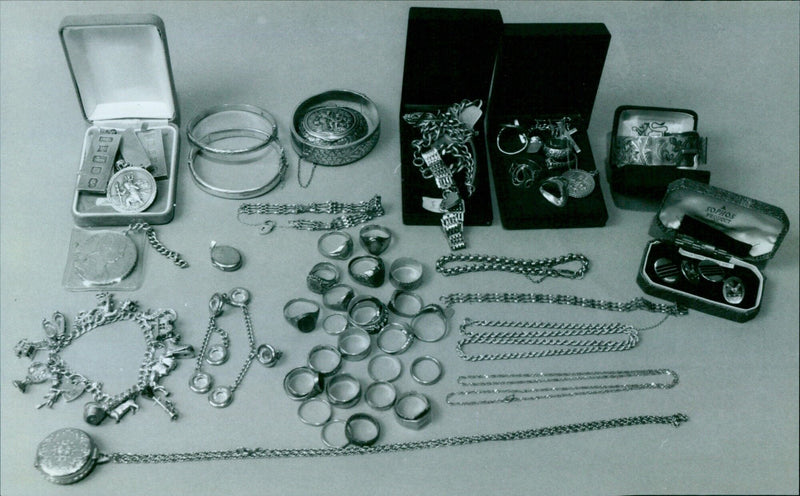 Thames Valley Police conducting a raid on suspected stolen property. - Vintage Photograph