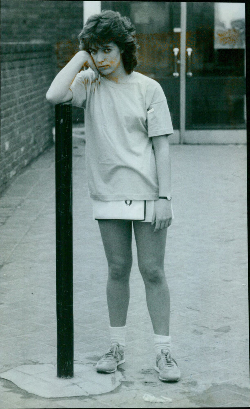 Ruth Williams (17) of Cout Clore, Compton Hill, Oxford, poses with items stolen from a London Ferry on Easter Sunday 2021. - Vintage Photograph