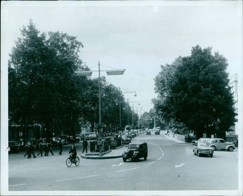 A view of Woodstock Road in Oxford, England. - Vintage Photograph