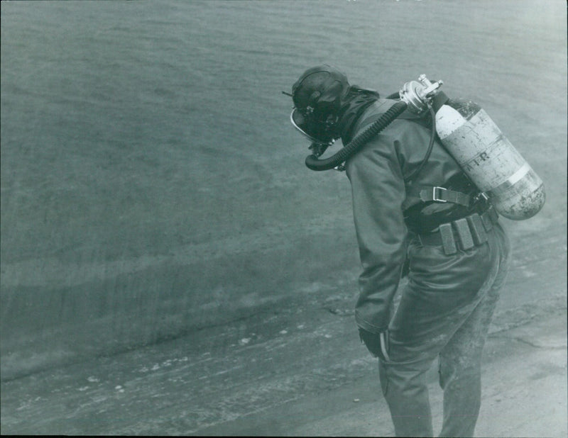 Oxford Undergraduate John Hodges drowns at Farmoor reservoirs. - Vintage Photograph