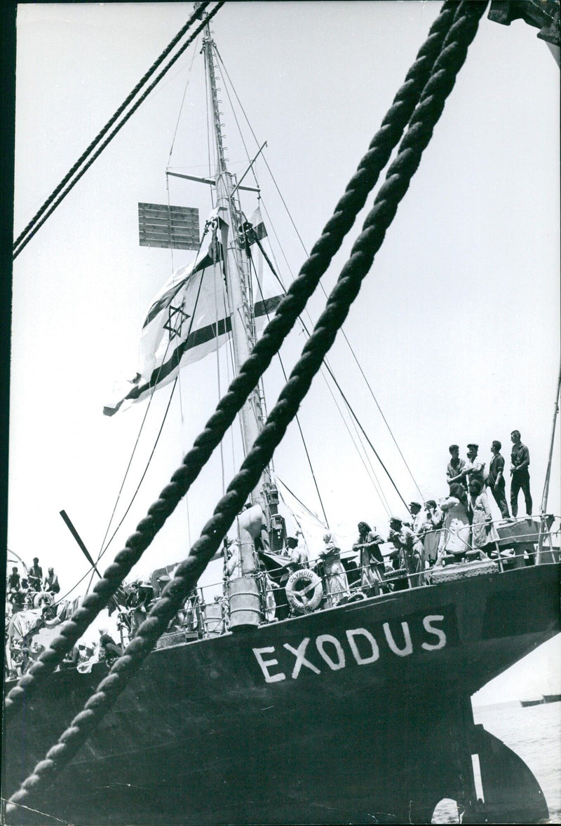 OLYMPIR EXODUS B.11. - Vintage Photograph