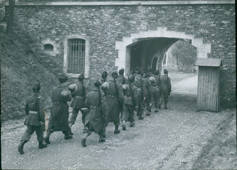 Execution of Laval after a suicide attempt - Vintage Photograph