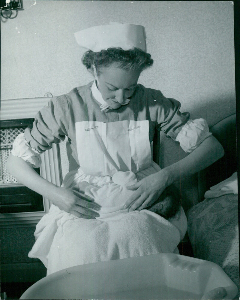 "MOTHER" COPYRIGHT MAJ 1955 - Vintage Photograph