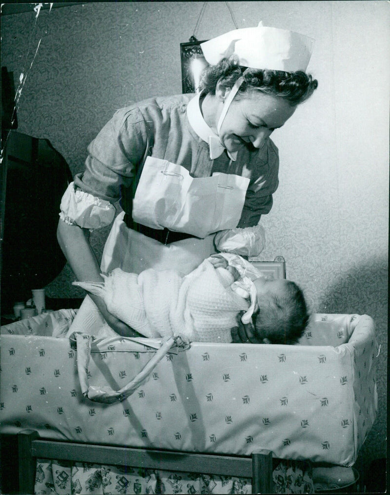 Flow of Milk with Geng Yuanhuan, DE Shun Must MAJ 1955 1 - Vintage Photograph