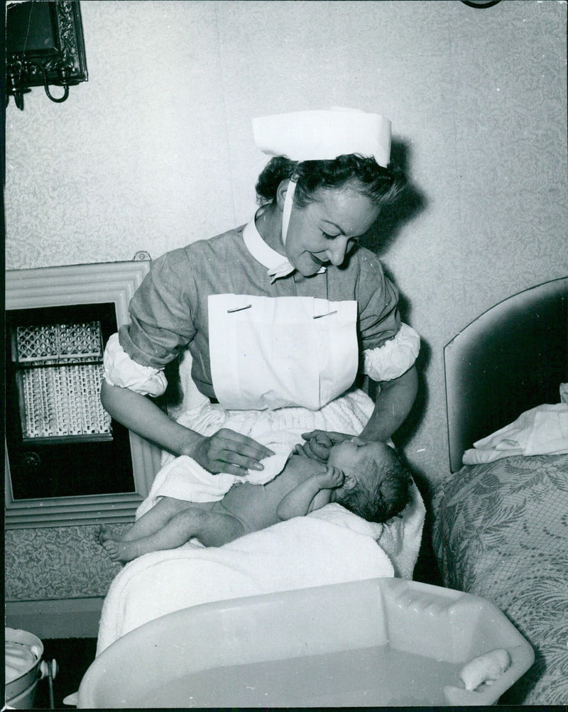 "MOTHER" COPYRIGHT MAJ 1955 - Vintage Photograph