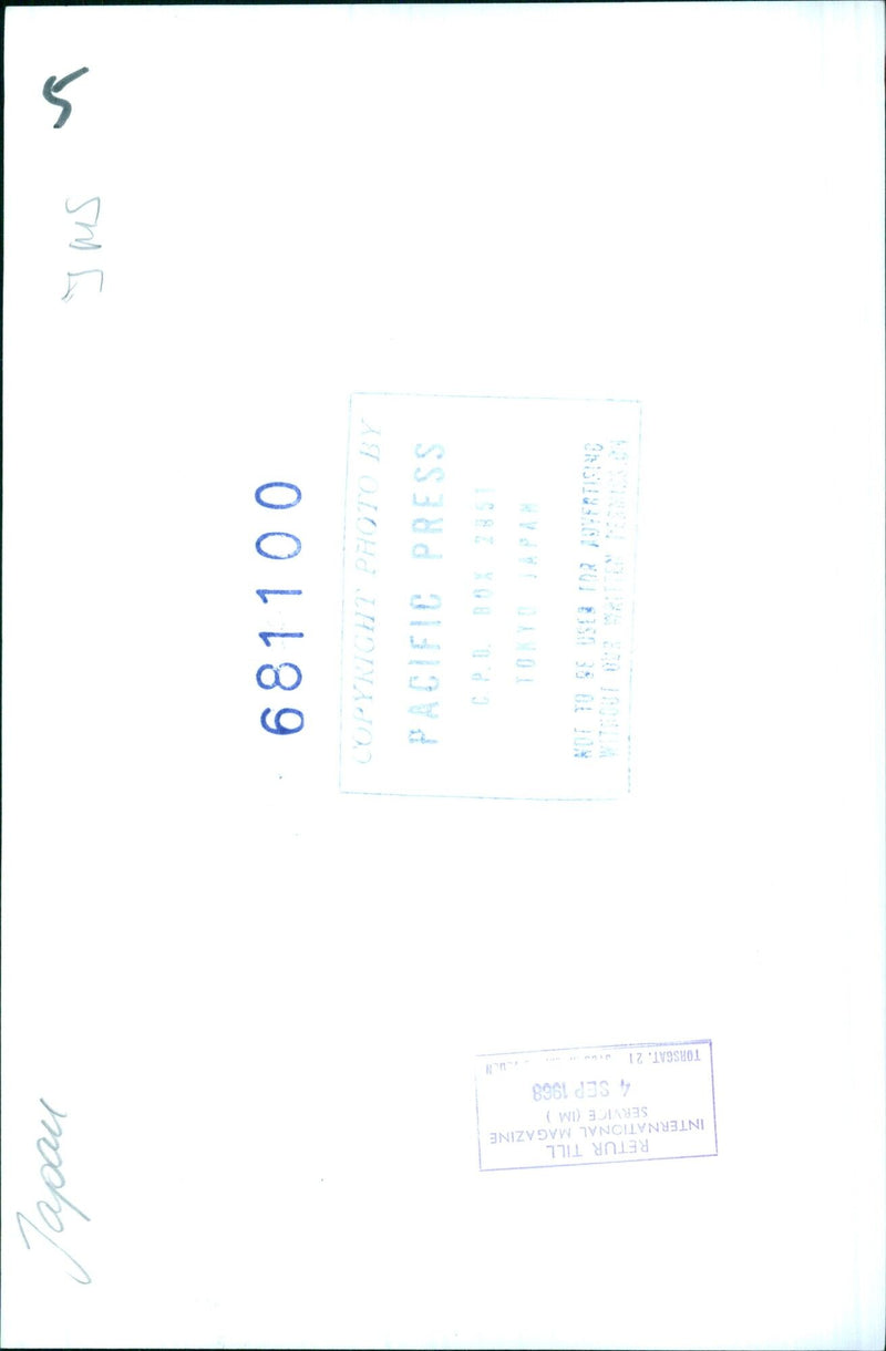 RETUR TILL INTERNATIONAL MAGAZINE SERVICE (IM) 4 SEP 1968 TORSGAT. 21 NOT TO BE USES FOR ADVERTISING PACIFIC PRESS COPYRIGHT PHOTO BY 681100 Japan IMS 5 - Vintage Photograph