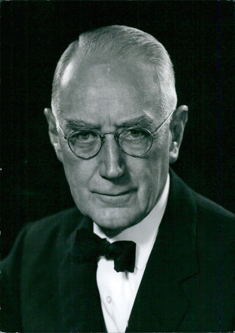 British Lawyers: SIR GEOFFREY VICKERS, V.C. - Vintage Photograph