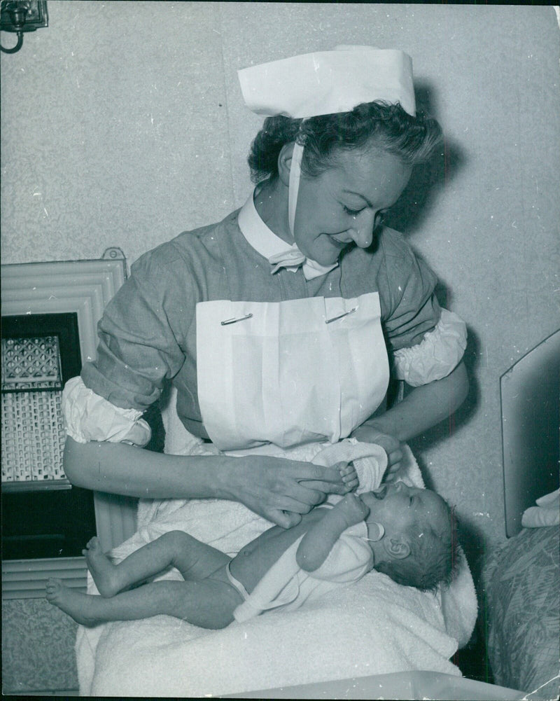 "MOTHER" COPYRIGHT Negative No MAJ 1955 - Vintage Photograph