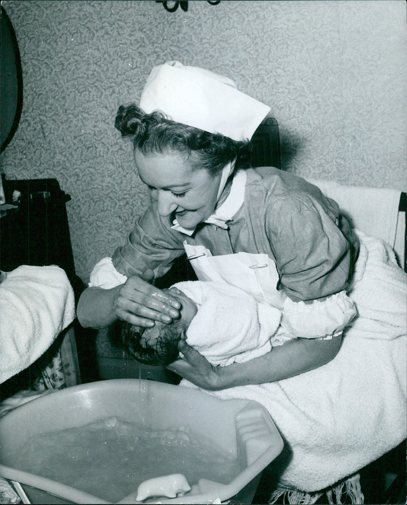 "MOTHER" COPYRIGHT MAJ 1955 - Vintage Photograph