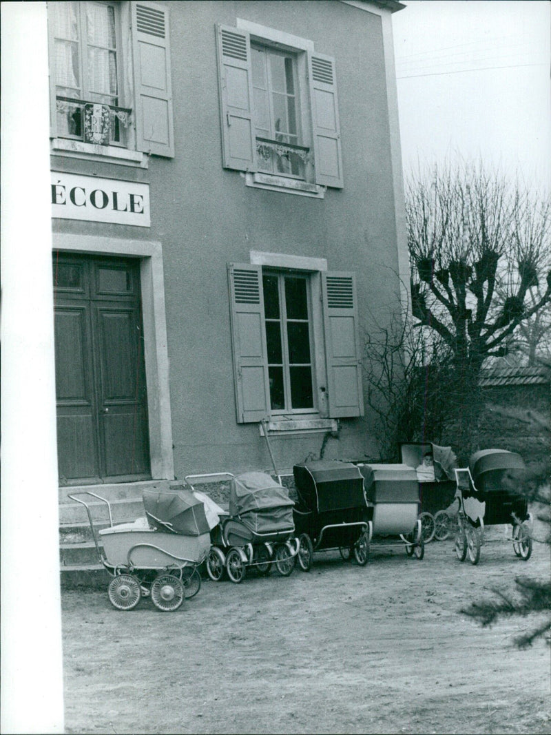 ÉCOLE STRANY O Spuik vard 9917, PHOTOS MATCH 51, Rue Fierro - Charron PARIS-8E - Vintage Photograph