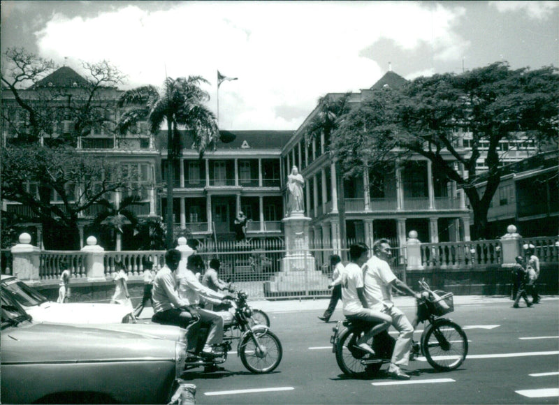 Cal N 4/₂ 42. Mauritian Views: GOVERNMENT HOUSE, PORT LOUIS - Vintage Photograph