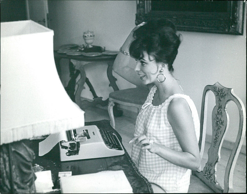 Joan Collins in Rome 1960 - Vintage Photograph