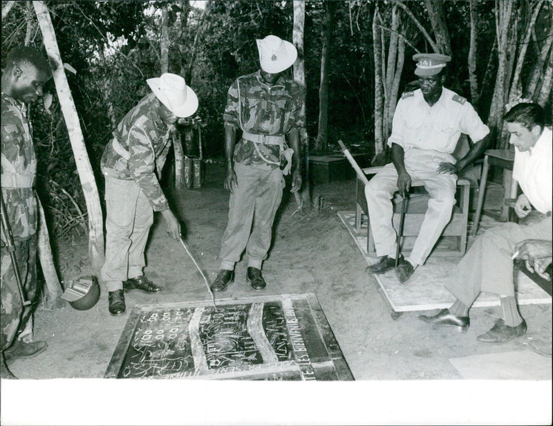 G 6000 TELITI TE LES BIENVENIES ENSURE INTERNATIONAL MACAZINE SERVICE 3 MRS. 1961 Konge 622 - Vintage Photograph