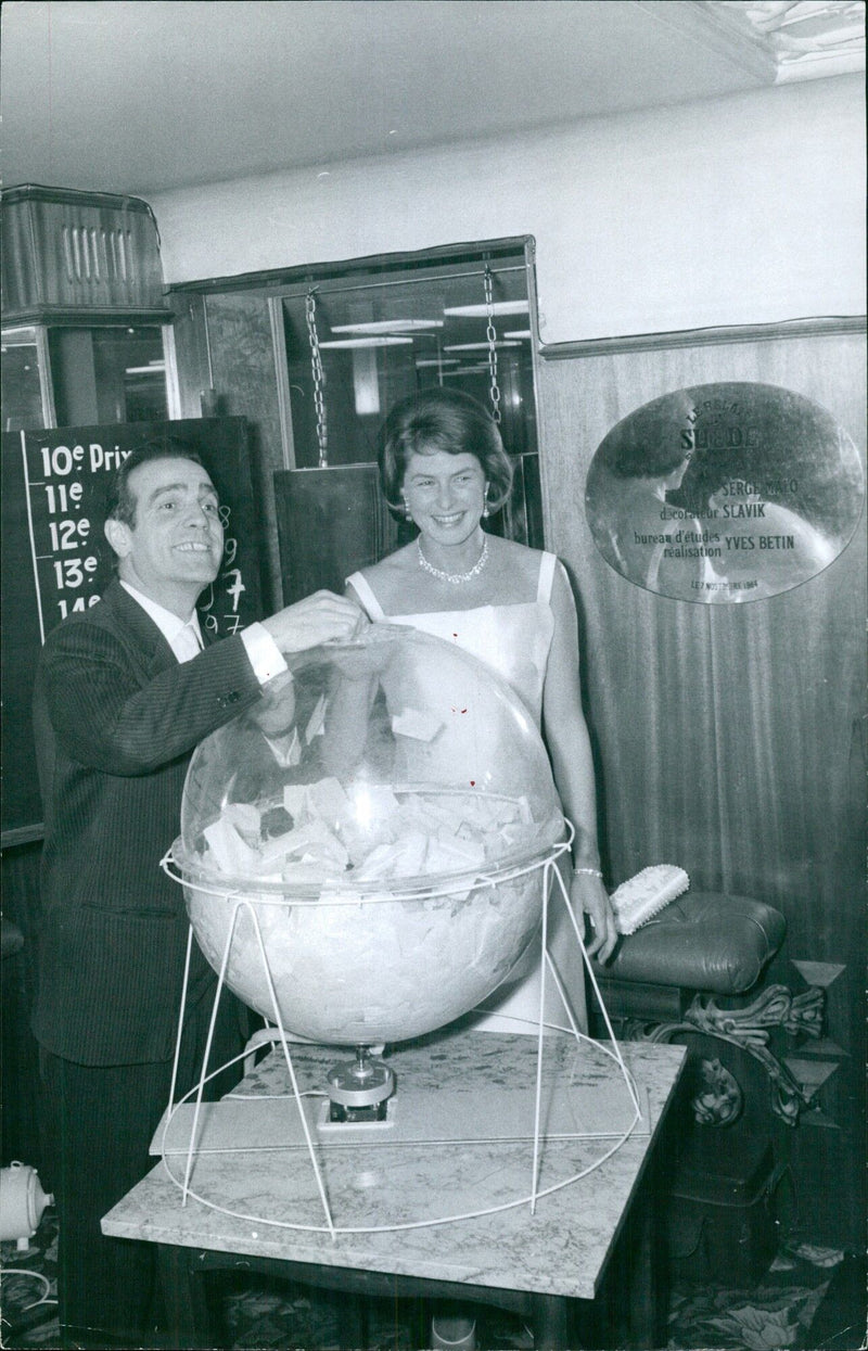 Date: 1964-11-02 - Vintage Photograph