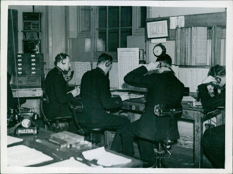 Police crackdown on crime wave in London - Vintage Photograph