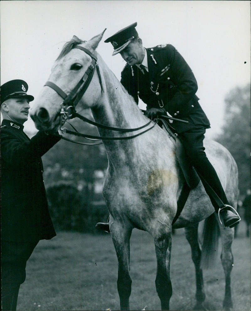 V.159 | I | 39 Polis Will. England 86, THE CHIEF OF THE BRANCH, Police. - Vintage Photograph