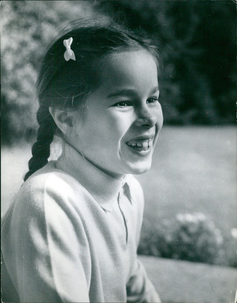 B3 plus II Chaplin, Charlie's daughter Geraldine 1935 - Vintage Photograph