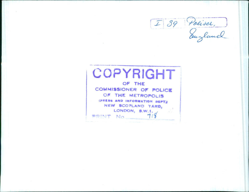 COPYRIGHT OF THE COMMISSIONER OF POLICE OF THE METROPOLIS (PRESS AND INFORMATION DEPTJ NEW SCOTLAND YARD, LONDON, S.W.1. I 39 Poliser, England PRINT No. 718 - Vintage Photograph