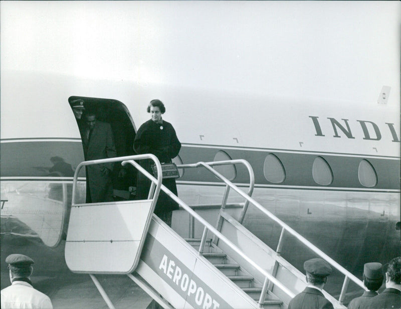 T AEROPORT INDI INDIRA GANDHI 8861 BALON-4 JMRS PARIS-MATCH MARIE CLAIRE - Vintage Photograph