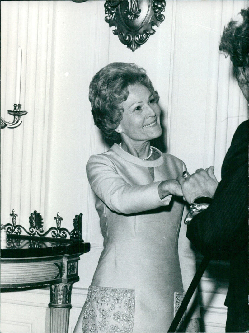 PAT NIXON RECEIVES - Vintage Photograph