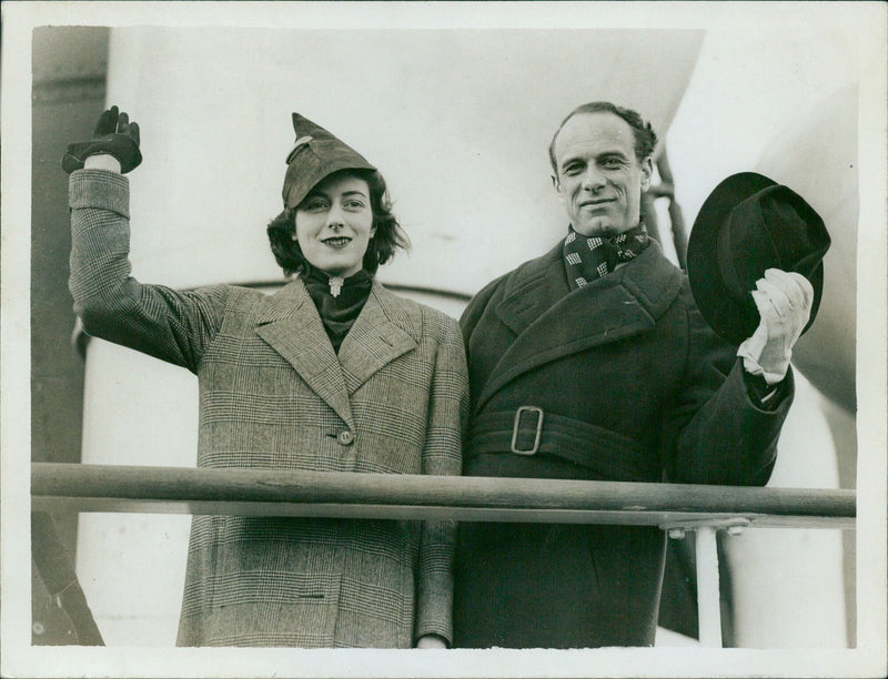 Miss Sayan Saurchill, daughter of Irinston Churchill, who married p. vie Oliver, the American actor, photographed on the Aquitania upon arrival at Southampton today. - Vintage Photograph