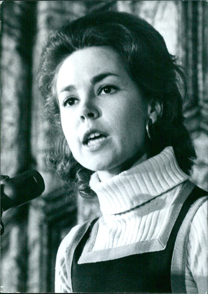 Mrs. Julie Eisenhower, daughter of President Richard Nixon and wife of the grandson of President Dwight Eisenhower - Vintage Photograph