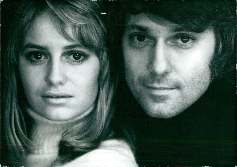 American singing star Jack Jones with his girlfriend, British actress Susan George - Vintage Photograph