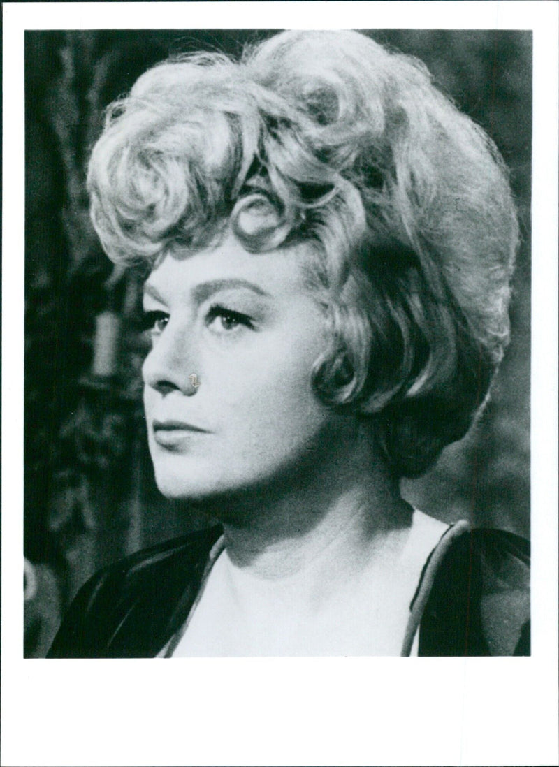 ARCHIVE 4.3. SHELLEY WINTERS - Vintage Photograph