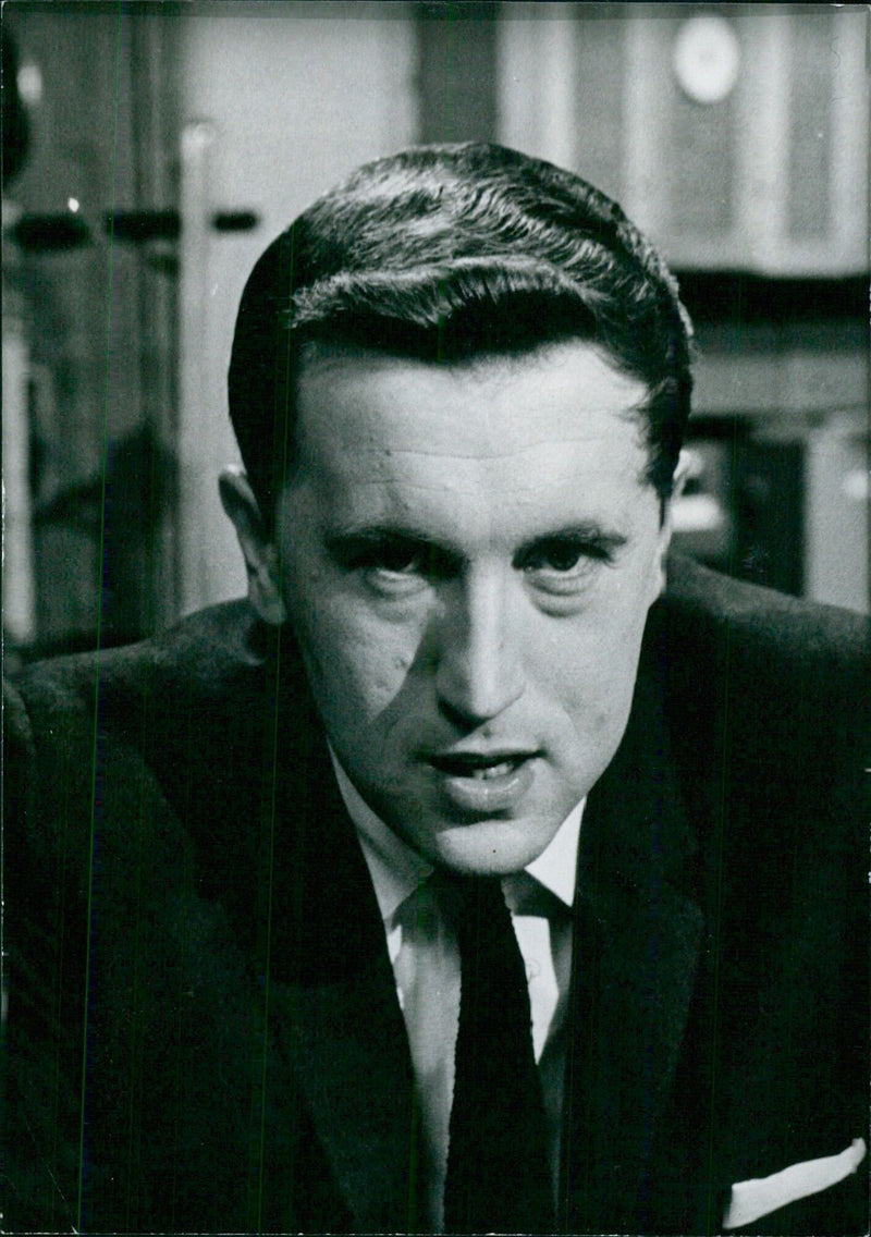 DAVID FROST, Compere of "That Was The Week That Was" - Vintage Photograph