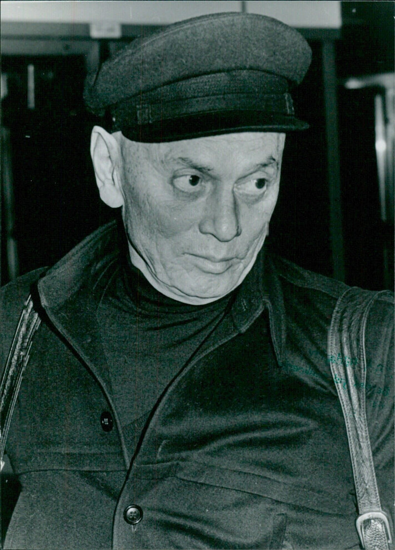 U.S. Actor Yul Brynner on His Way to Cancer Clinic - Vintage Photograph