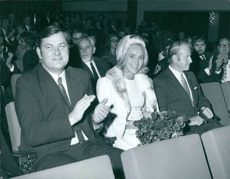 Norwegian sailor Hevderdahl and his wife at the premiere of the movie "RAIT" in Milan - Vintage Photograph