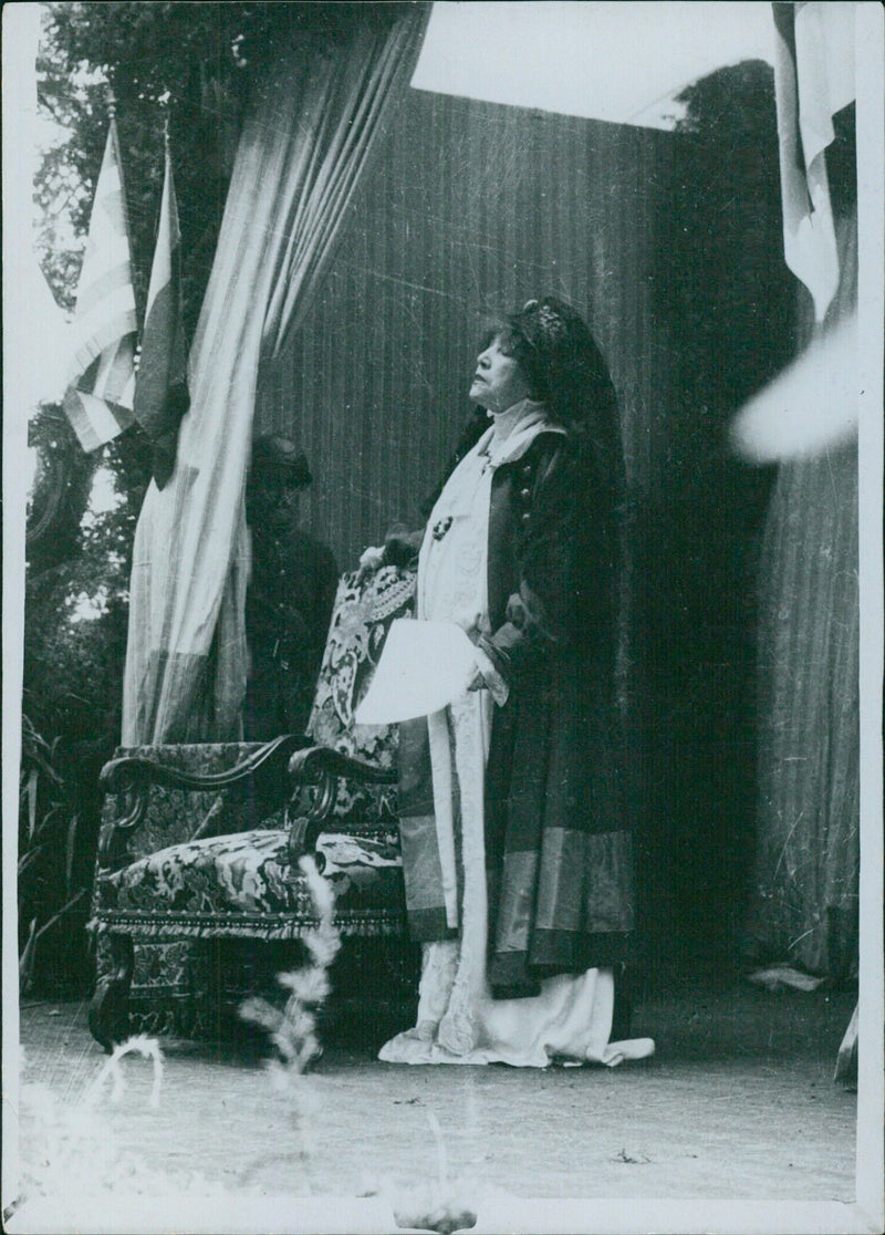 Sarah Bernhardt reciting verses - Vintage Photograph