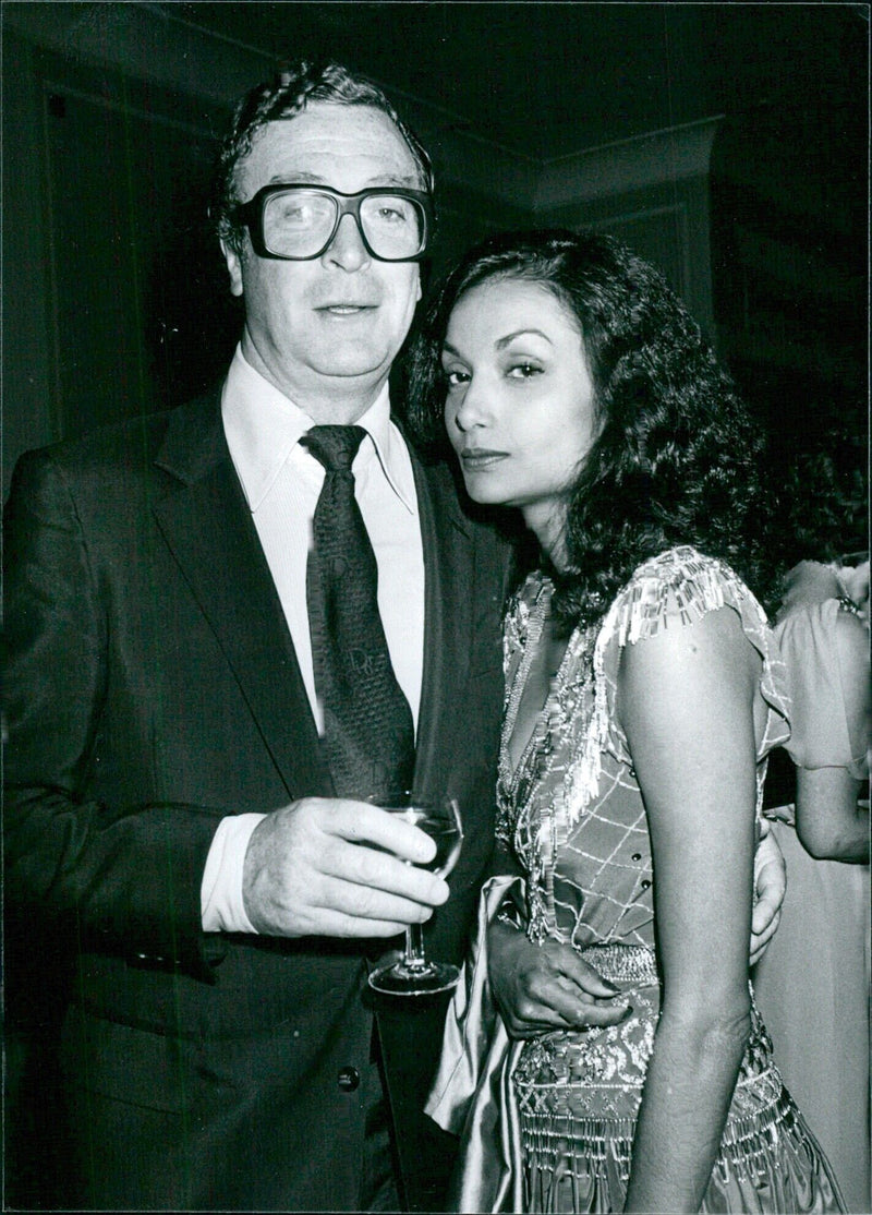 British Actors: MICHAEL & SHAKIRA CAINE - Vintage Photograph