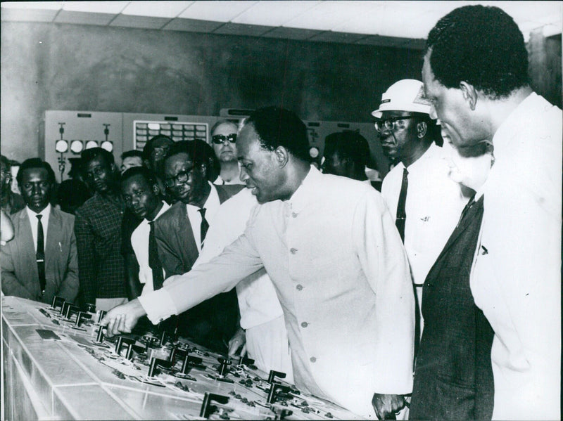 President Nkrumah turns on first output of Volta River Project - Vintage Photograph