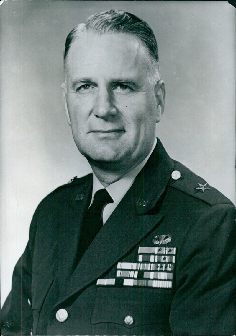 BRIGADIER-GENERAL FRANCIS 1. ROBERTS, Commanding General of the 2nd Field Force Artillery Division of the United States Army in South Vietnam - Vintage Photograph