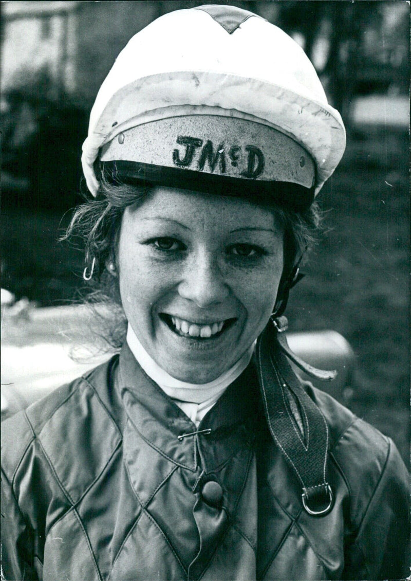 JANE MCDONALD, Britain's first professional woman apprentice jockey - Vintage Photograph