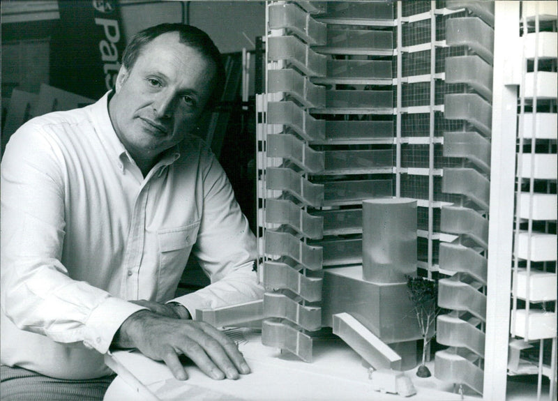 RICHARD ROGERS OPS British architect Richard Rogers predicts houses shaped like giant sunflowers in the 21st century. - Vintage Photograph