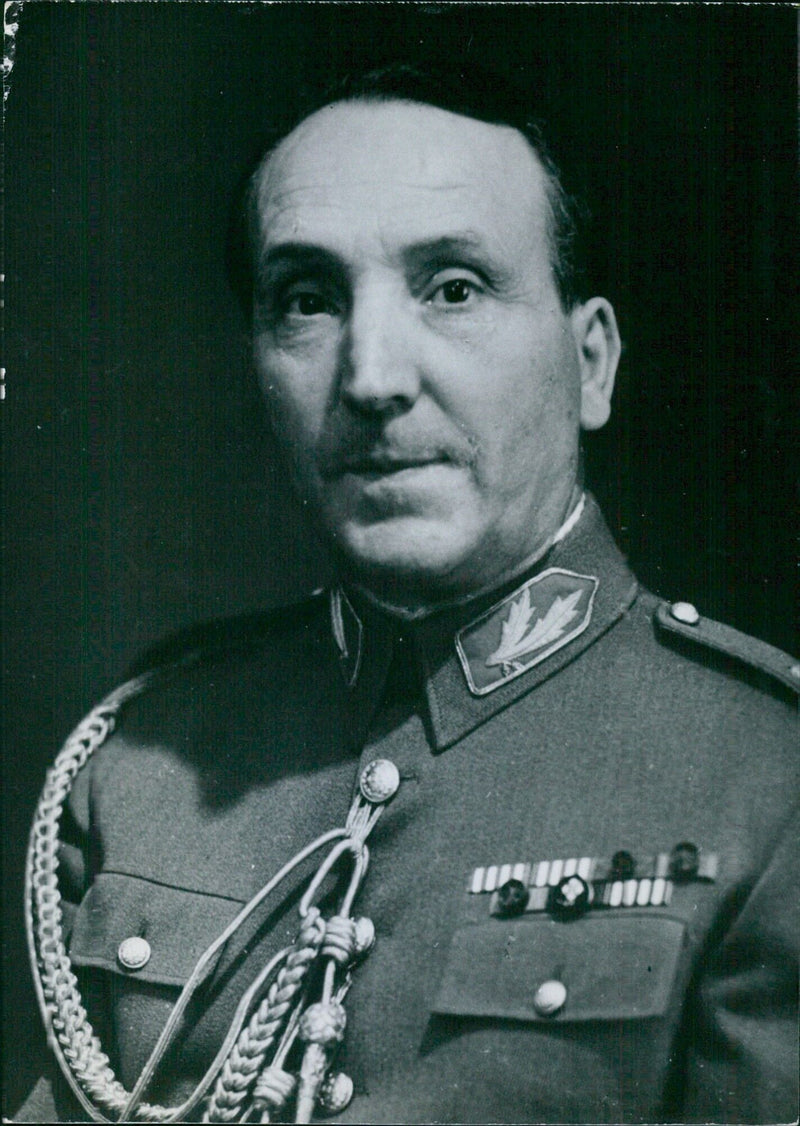 Portuguese Politicians: GENERAL GOMES DE ARAUJO Minister for National Defence - Vintage Photograph