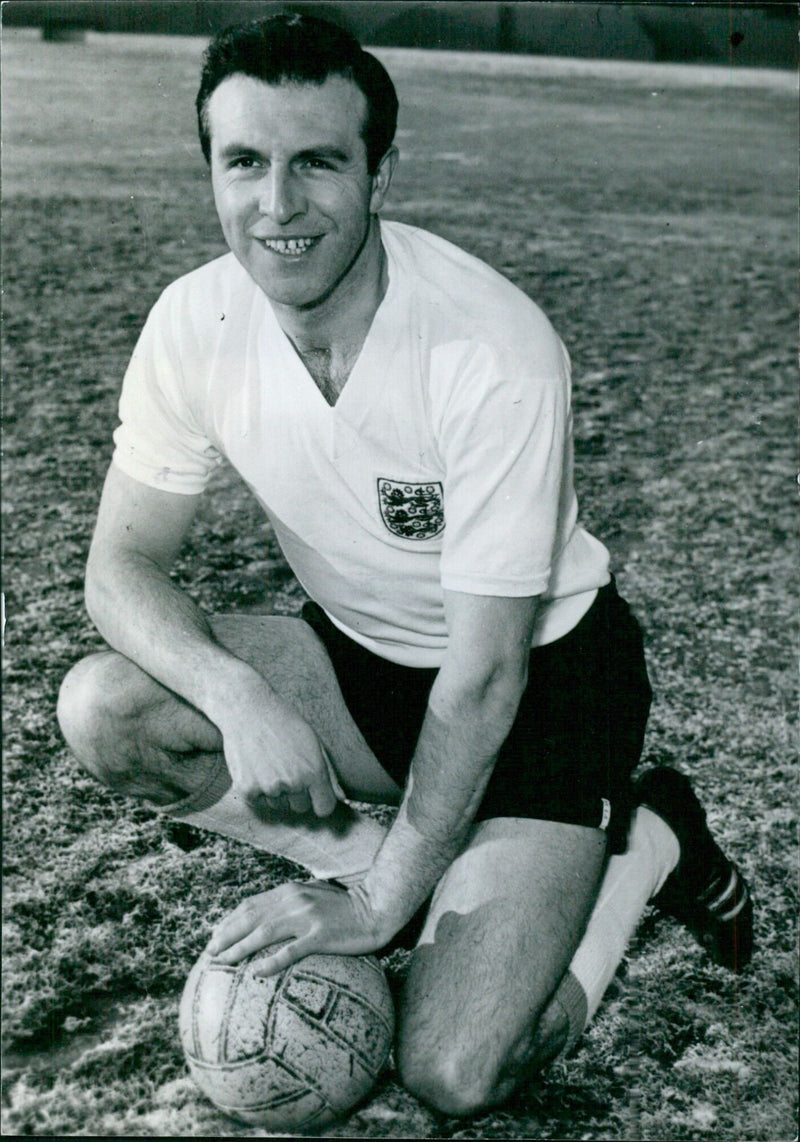 JIMMY ARMFIELD - England Captain and right-back - Vintage Photograph