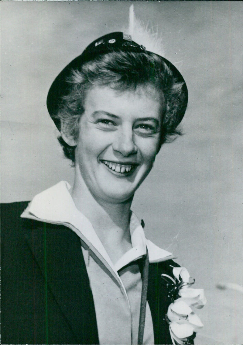 Australian Athletes: BETTY CUTHBERT - Vintage Photograph