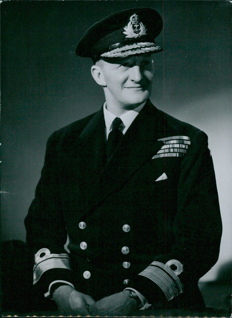 British Service Chiefs: VICE-ADMIRAL STEPHEN ARLISS, D.S.O. - Vintage Photograph