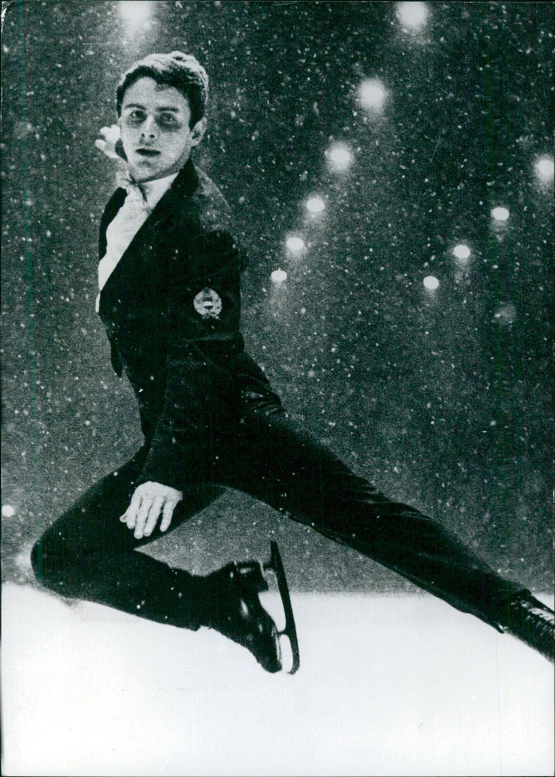 Hungarian skater Jene Ebert in action - Vintage Photograph